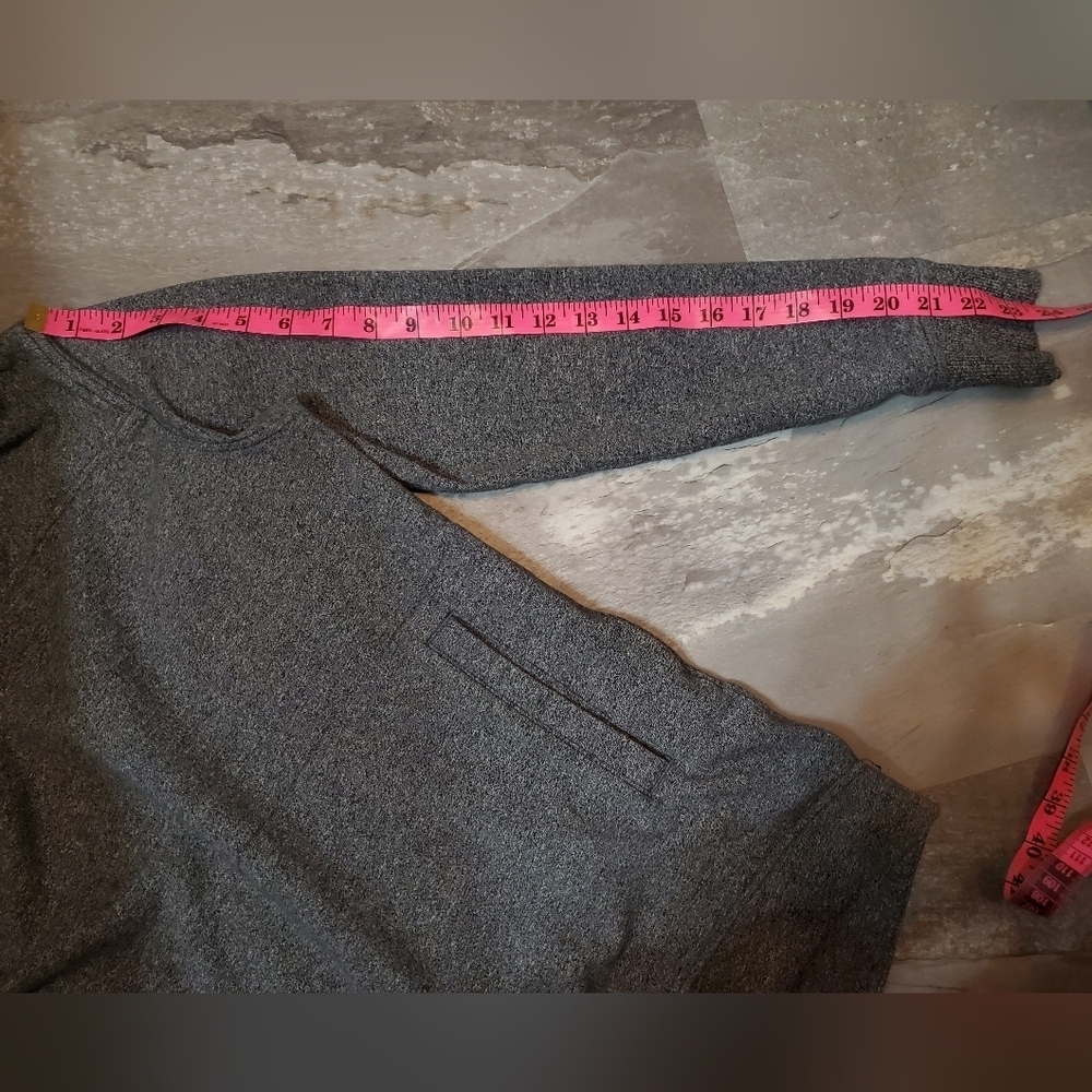 Lululemon long sleeves pullover hoodie. Dark heathered grey. Size 4. Oversized. - Picture 10 of 10